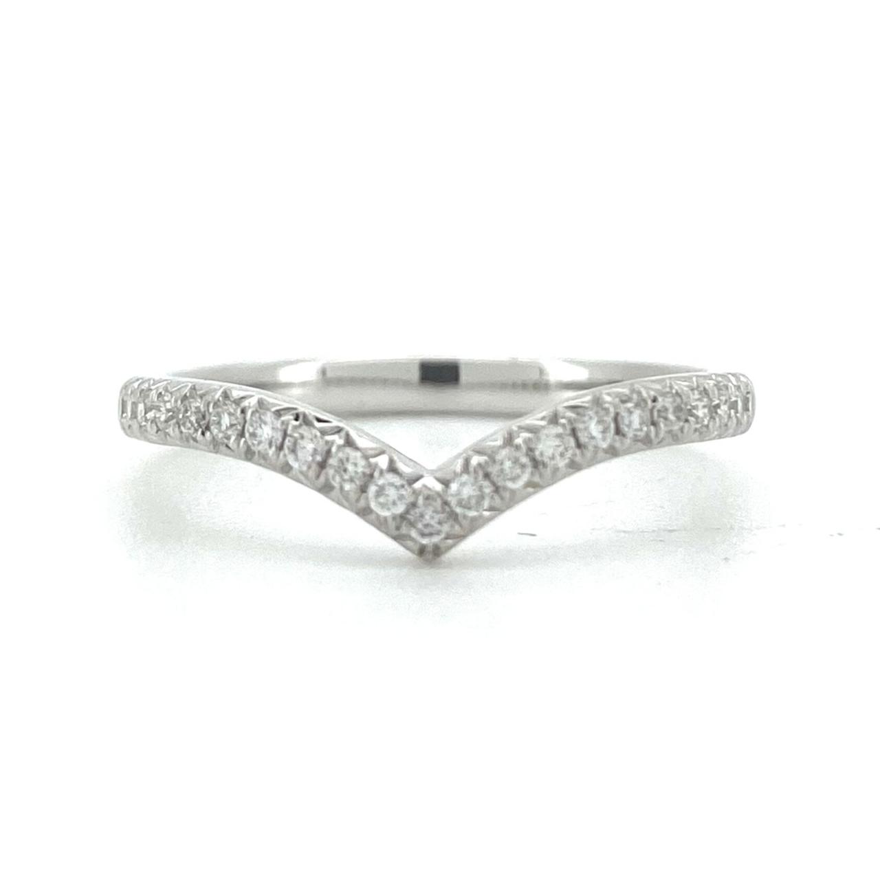 V pave ring in white gold