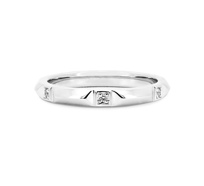 Pyramid ring with diamond in white gold