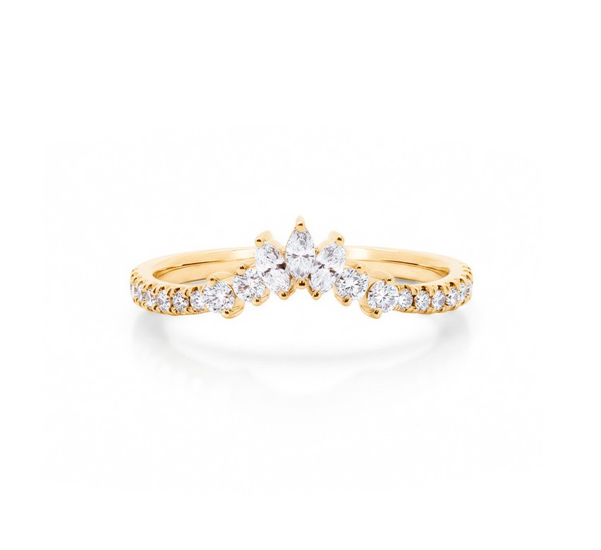 Crown ring in yellow gold