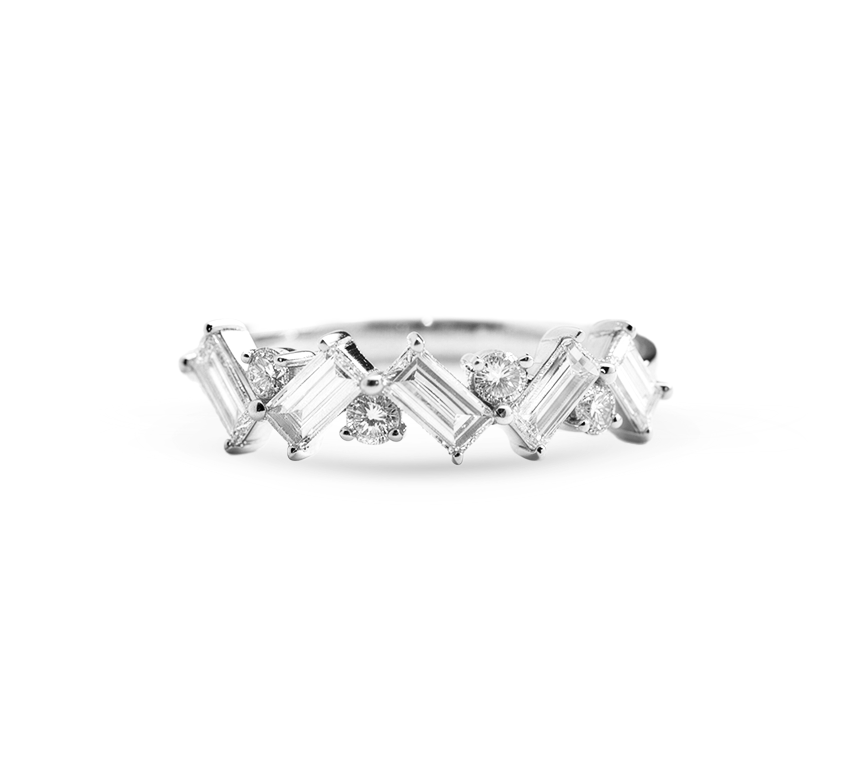 Emerald zigzag ring in white gold