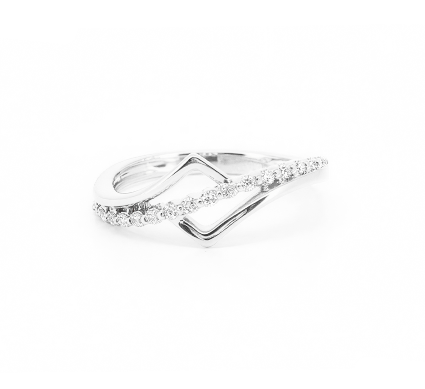 V pave ring B in white gold