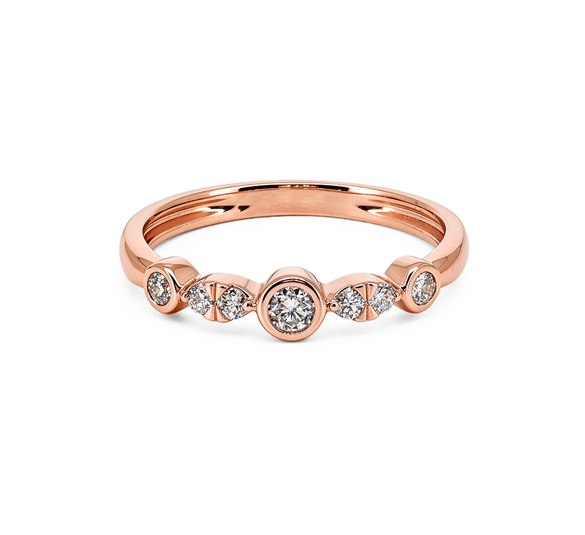 Pattern with diamonds L in rose gold