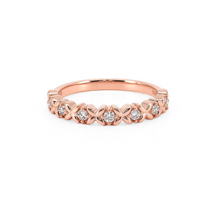 Pattern with diamonds O in rose gold