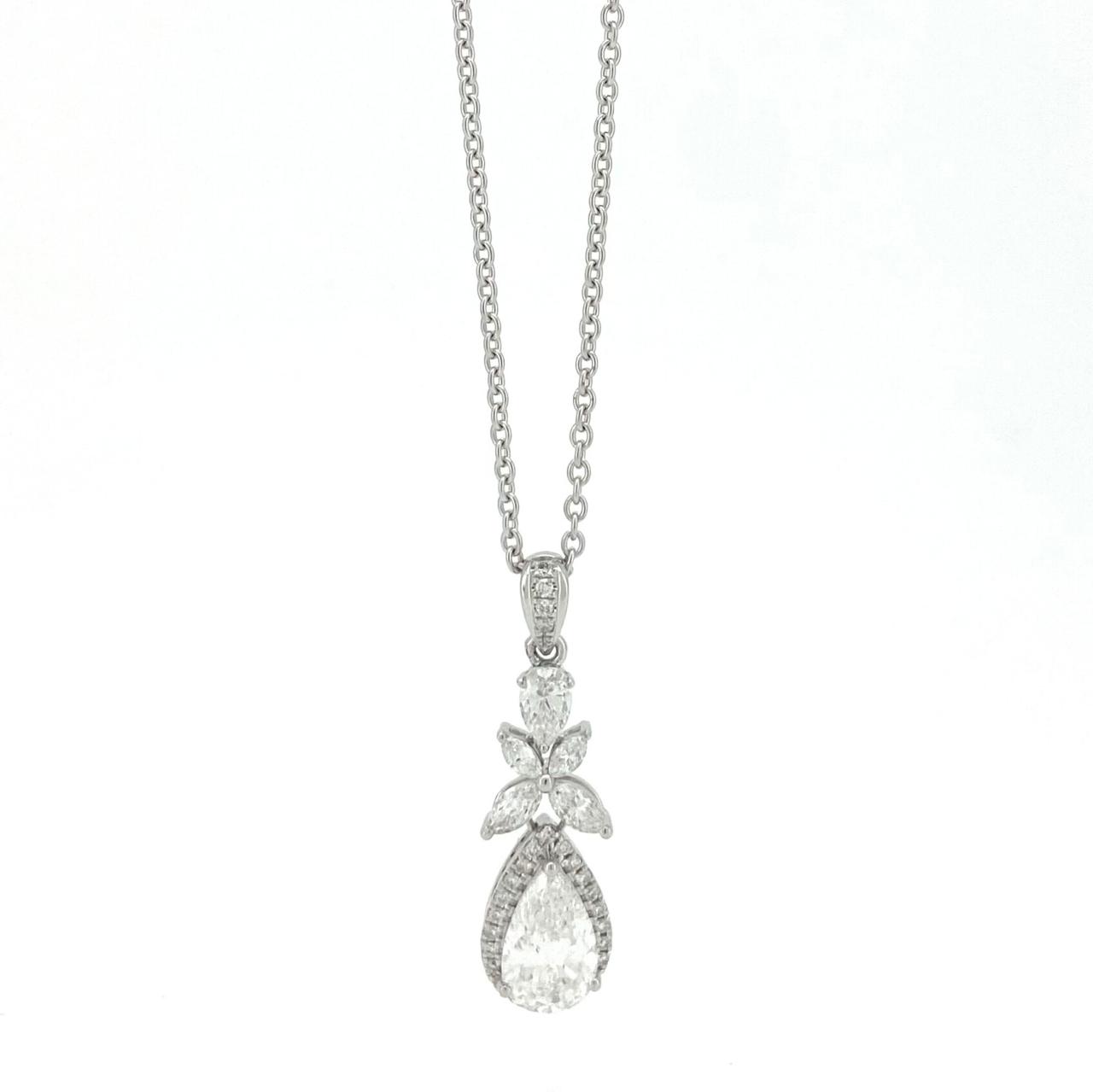 Blooming pear with halo necklace PE 1 D VVS2 IGI in white gold