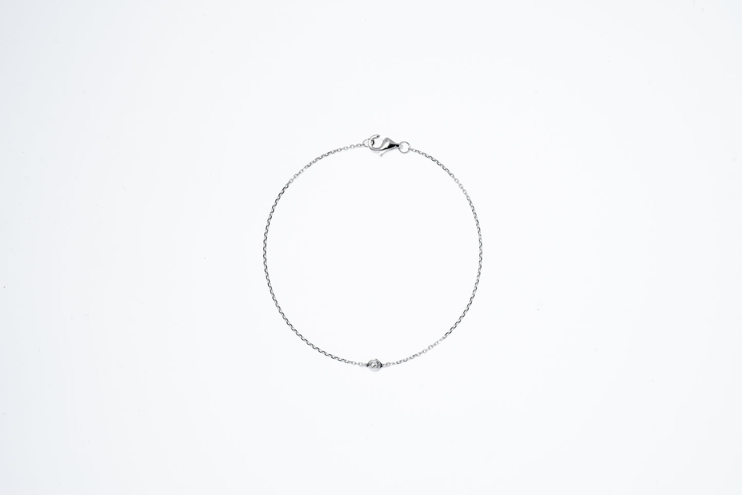 Mini dot bracelet in white gold