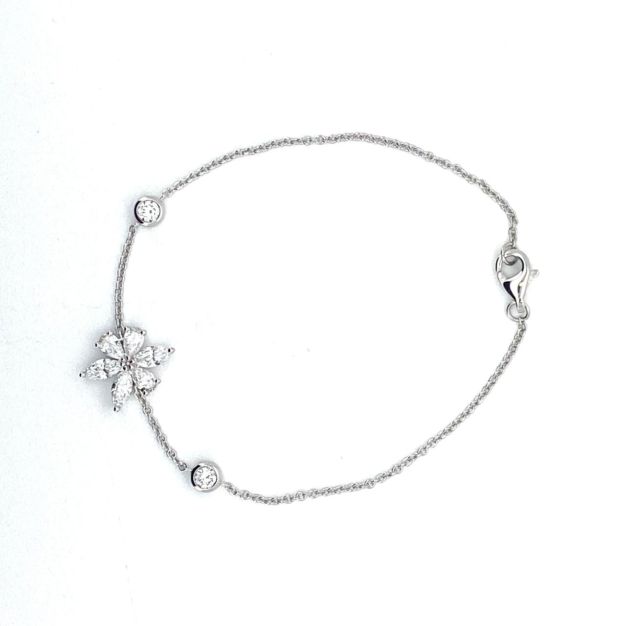 Sweet flower and dots bracelet in white gold