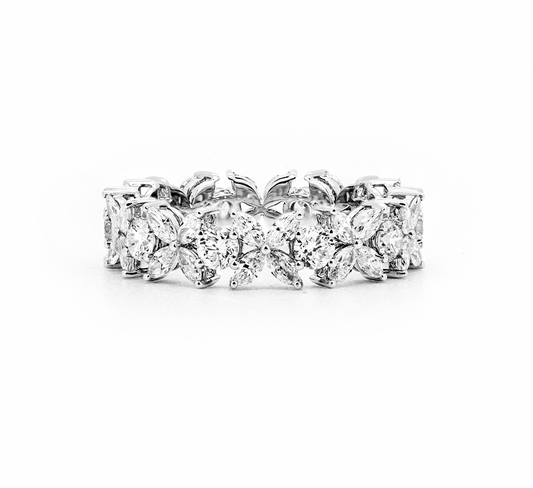 Daphne flower ring in white gold