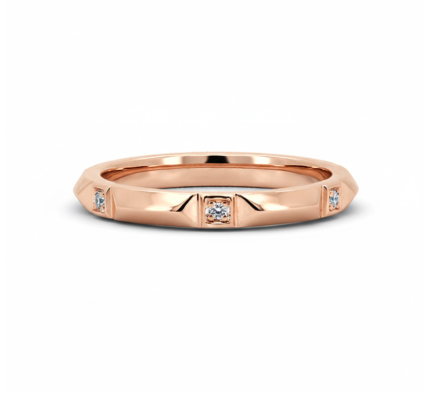 Pyramid ring with diamond in rose gold