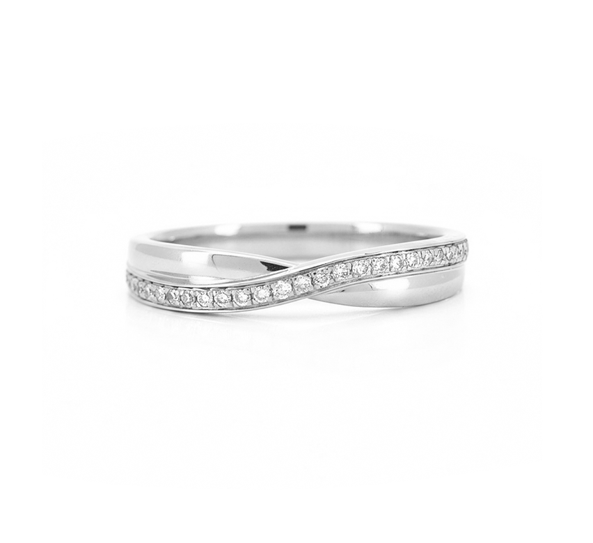 Rendezvous half pave ring in white gold