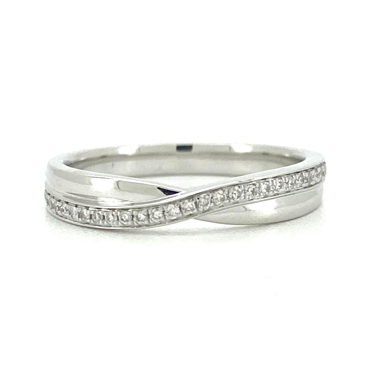Rendezvous half pave ring in platinum