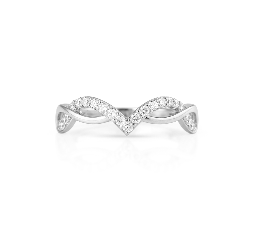 V pave with line in white gold