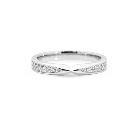 Ring set V: sharp bow pave ring in white gold