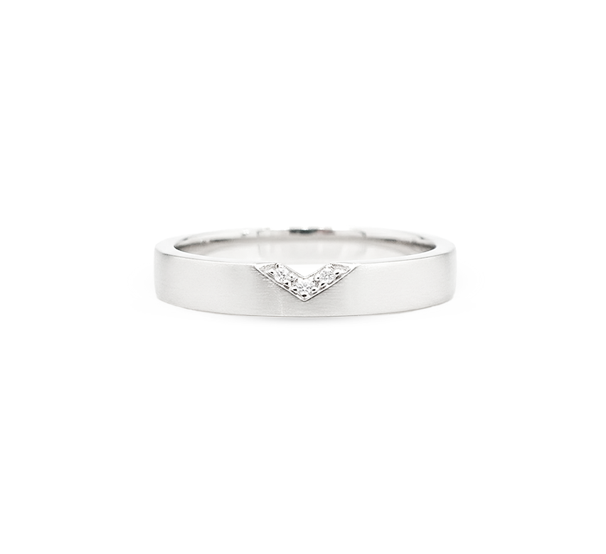 Ring set X: v shape cut pave in white gold