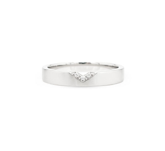 Ring set X: v shape cut pave in white gold