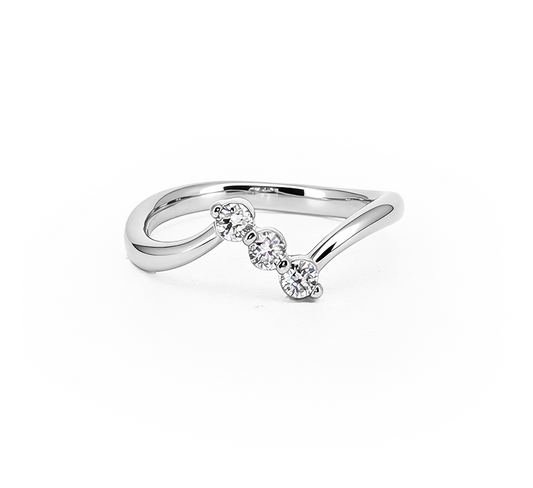 Diagonal 3 stones pave in white gold
