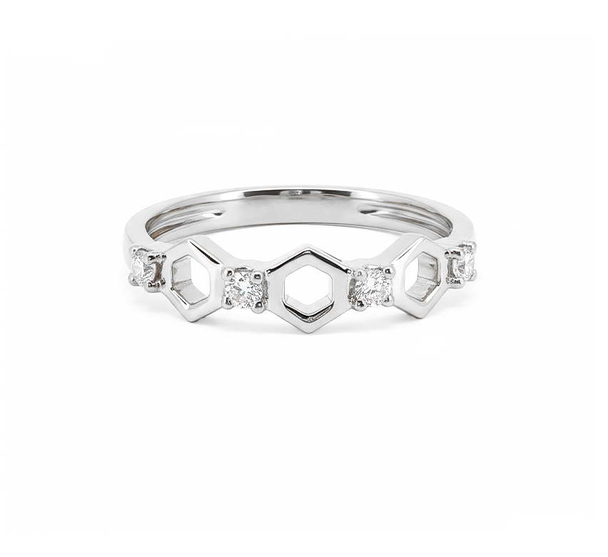 Pattern with diamonds C in white gold
