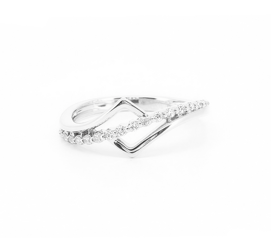 V pave ring B in white gold