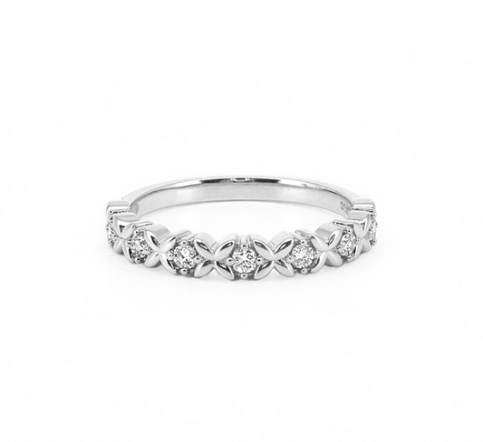 Pattern with diamonds O in white gold
