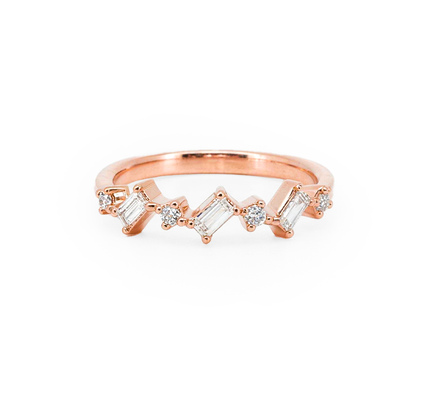 Pattern with diamonds P in rose gold