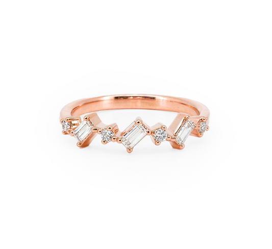 Pattern with diamonds P in rose gold
