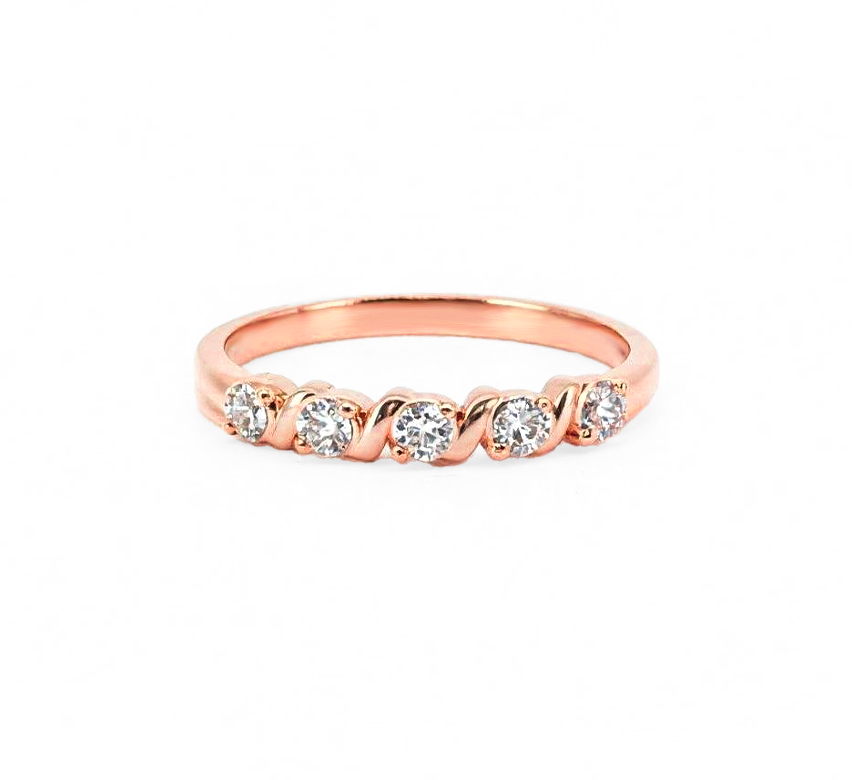 Pattern with diamonds Q in rose gold