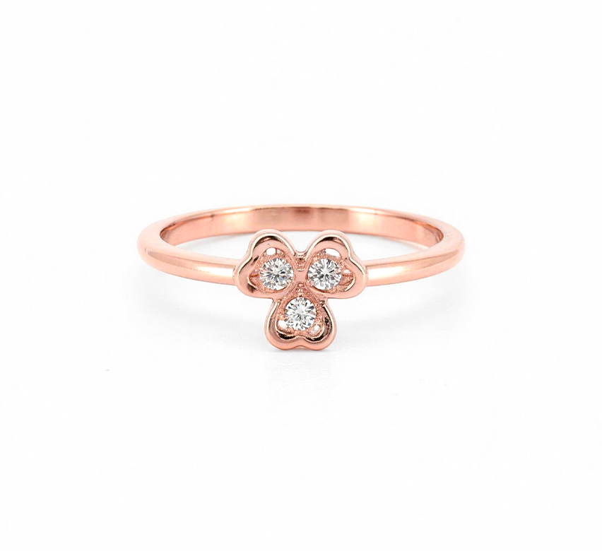 Pattern with diamonds U in rose gold