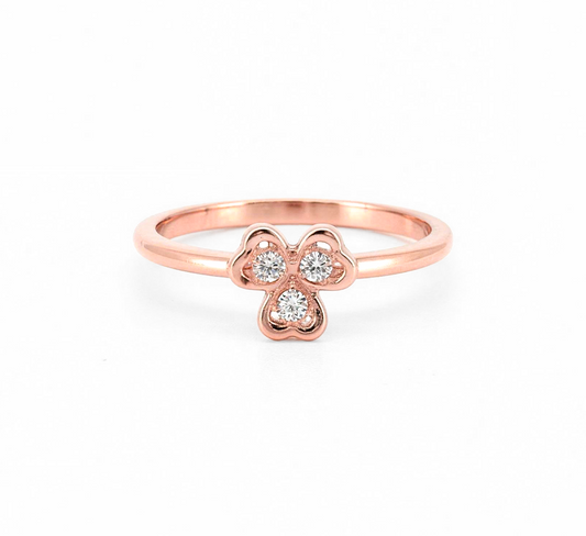 Pattern with diamonds U in rose gold