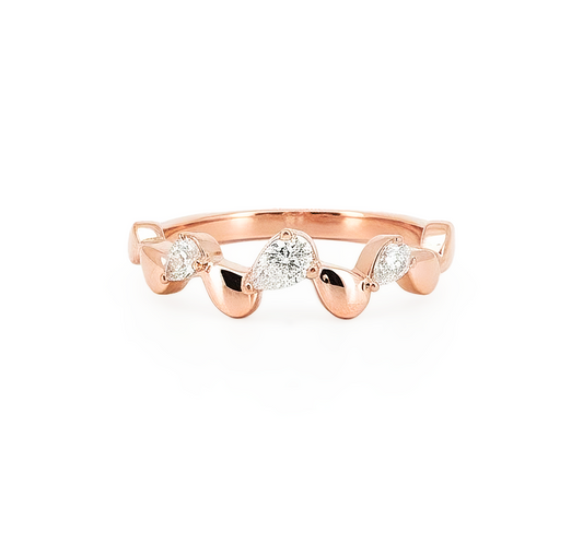 Pattern with diamonds X in rose gold