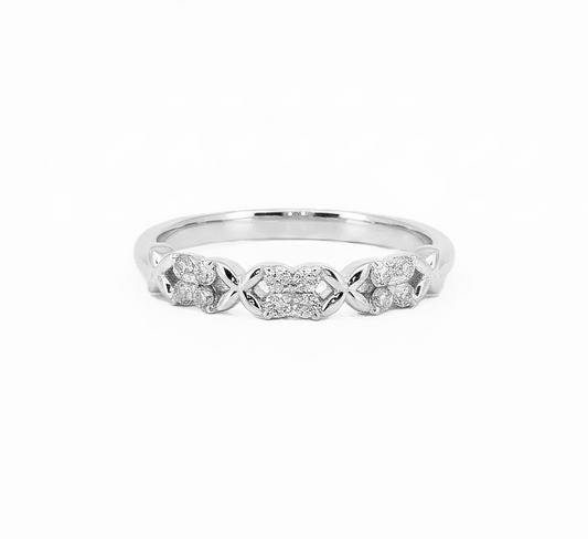 Pattern with diamonds AA in white gold