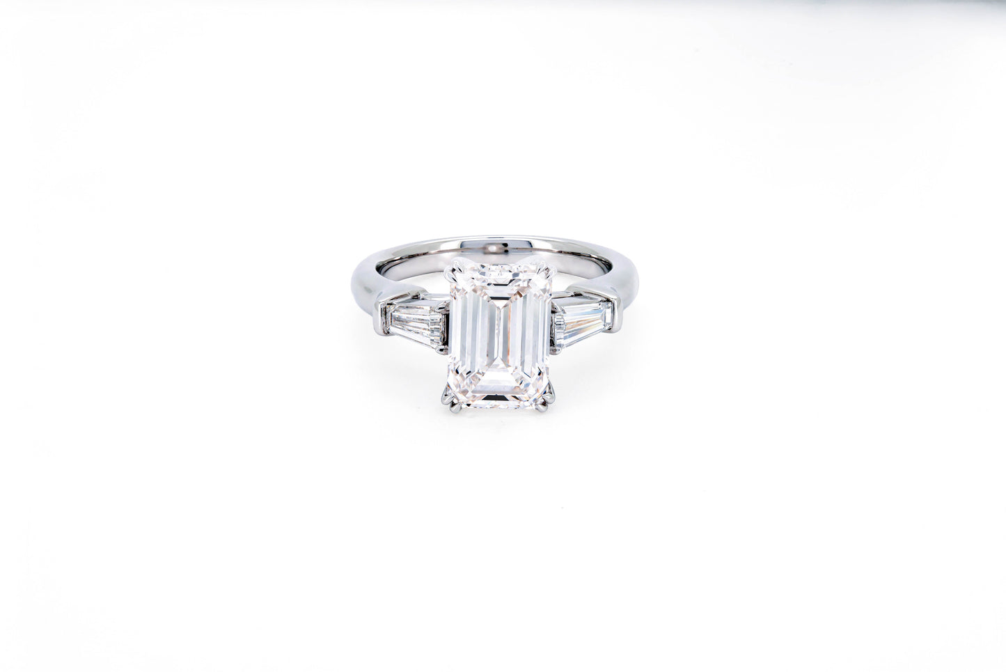 3 stone baguette ring EM 3.07 F VVS2 IGI in white gold