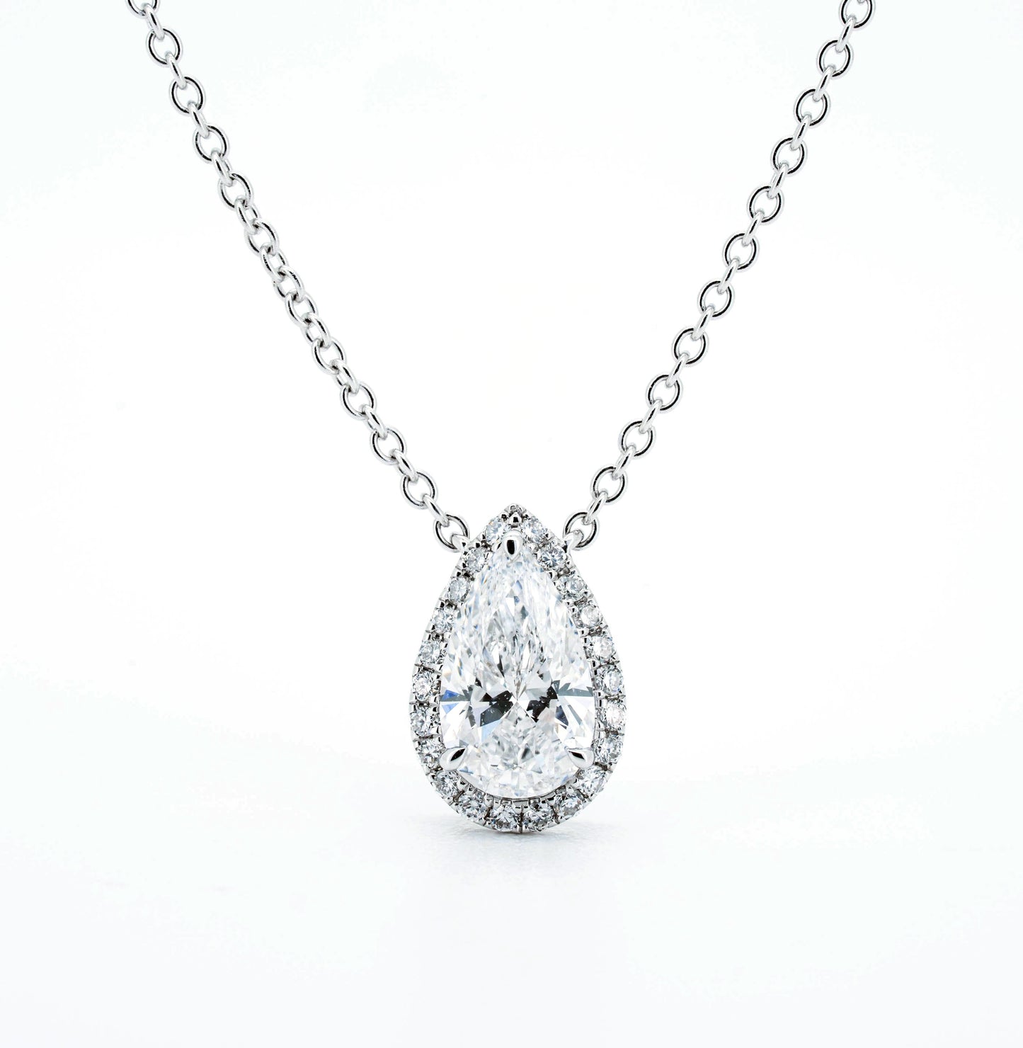 Halo solitaire necklace PE 0.63 D VVS2 IGI in white gold