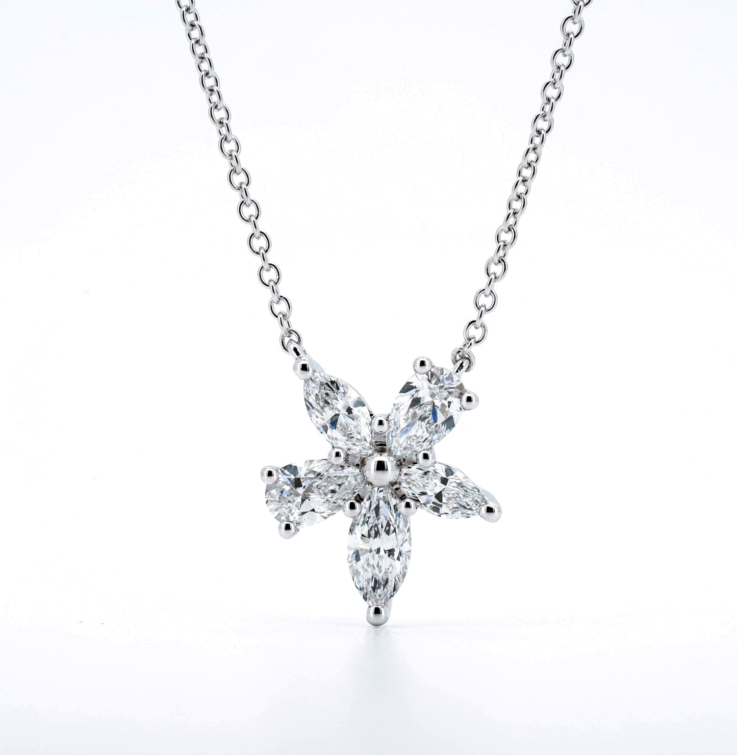 Jasmine flower necklace in white gold