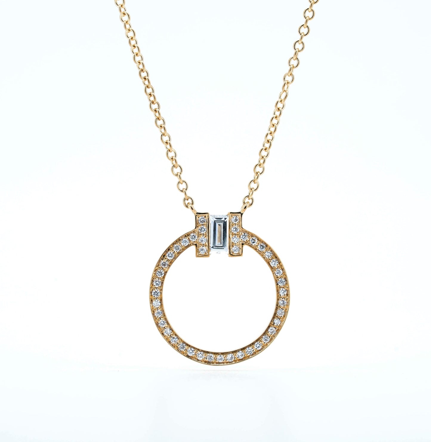 Circle pave necklace in gold