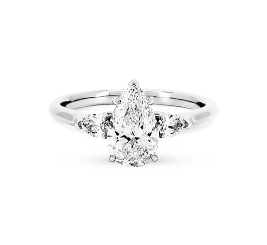 Trilogy with pear ring PE 1.1 D VVS2 IGI in white gold