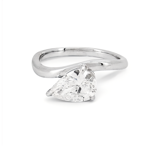 Vertical Pear Wave ring PE 1.09 D VS1 IGI in white gold