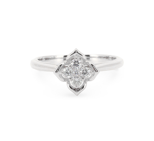 Flower series set A ring in white gold