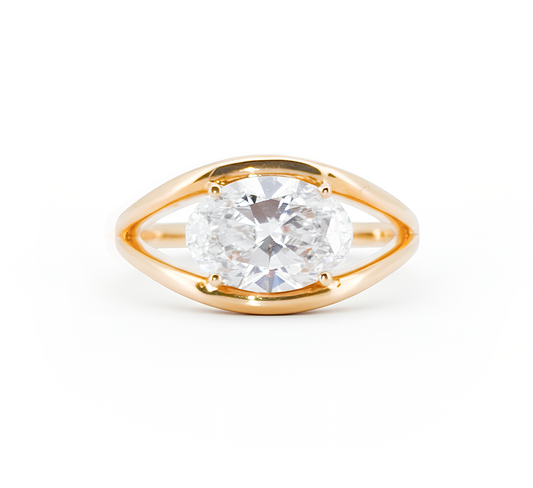 Vertical oval ring OV 1.82 D VVS2 IGI in yellow gold